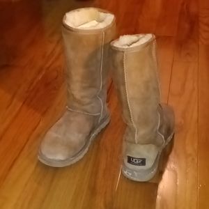 Women's light brown size 5 UGG boots